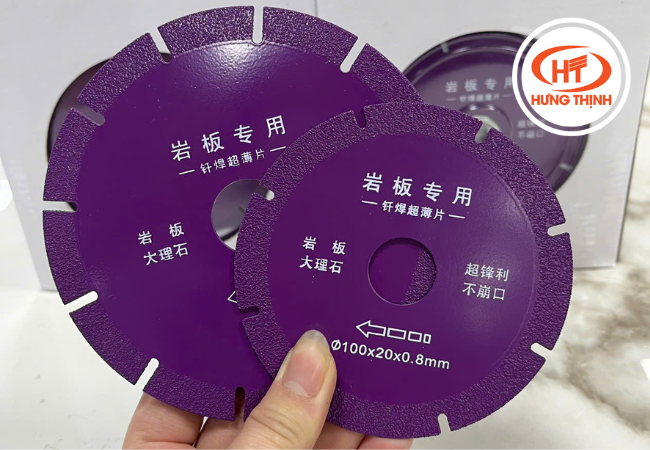 Lưỡi cắt trắng sứ được đánh giá cao nhờ sự cân bằng giữa hiệu suất cắt và độ bền sử dụng