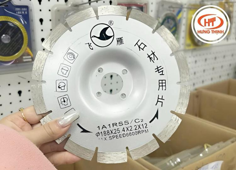 lưỡi cắt con én