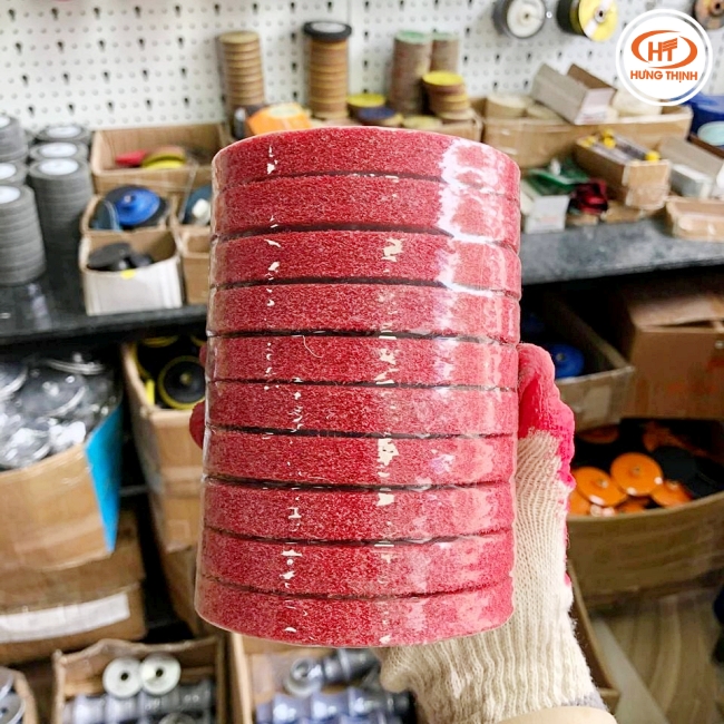 Nỉ đỏ đánh bóng phù hợp với nhiều loại máy cầm tay