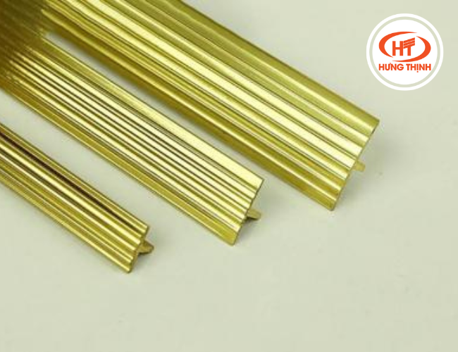 Nẹp chỉ đồng có thiết kế đặc biệt với các đường gân nổi chống trơn