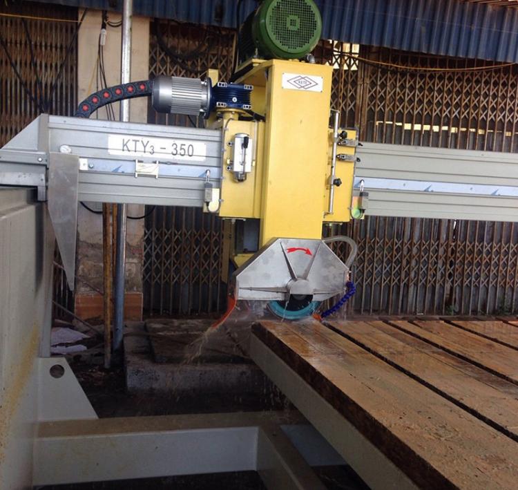 Lắp và bàn giao máy cắt đá CNC KTY3-350 cho kho đá Vĩnh Phúc
