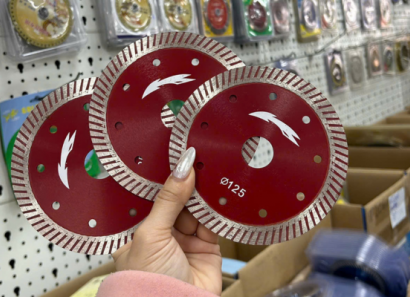 hình ảnh lưỡi cắt đa năng màu đỏ 125